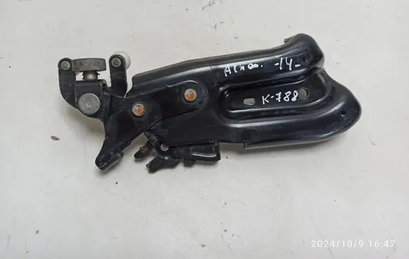 Seat Alhambra (Mk2) Sliding door lower roller guide/hinge 7N0843397D