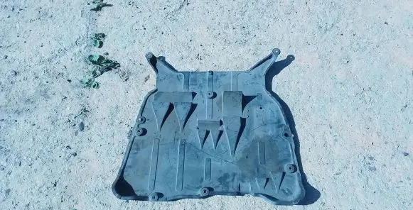 Volvo S70 V70 V70 XC Engine splash shield/under tray 8624664