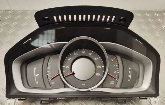 Volvo S60 Speedometer (instrument cluster) 31327750