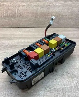 Opel Vectra C Fuse module 13112919 519034011