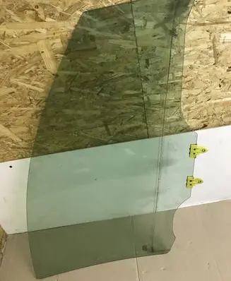 Nissan Note (E11) Front door window glass four-door 43R000464