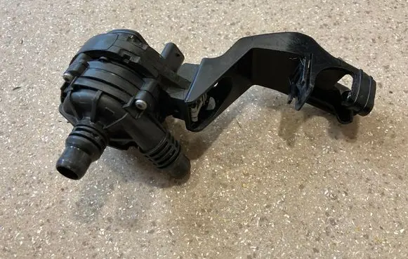 BMW X3 G01 Electric auxiliary coolant/water pump 9874308 9303628