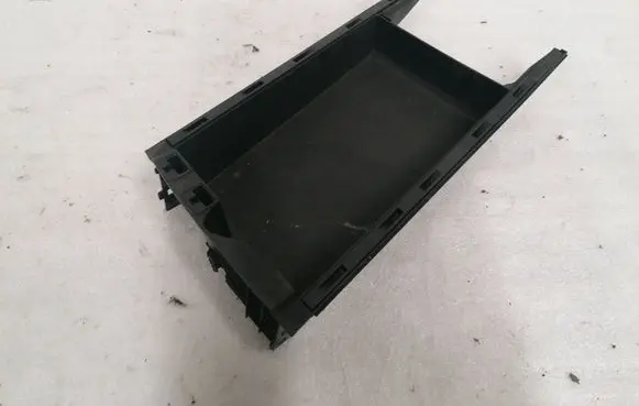 Volkswagen Touareg I Glove box 7L0882602
