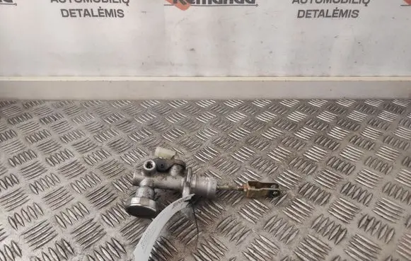 Nissan X-Trail T30 Clutch slave cylinder NABCO