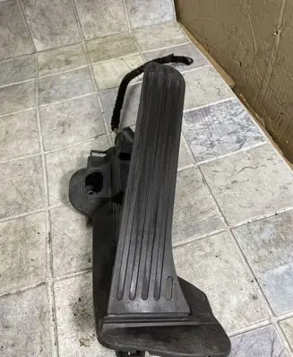 Volkswagen Golf Plus Accelerator throttle pedal 1K2723503