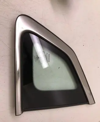 Nissan Qashqai Rear side window 833124EA0A