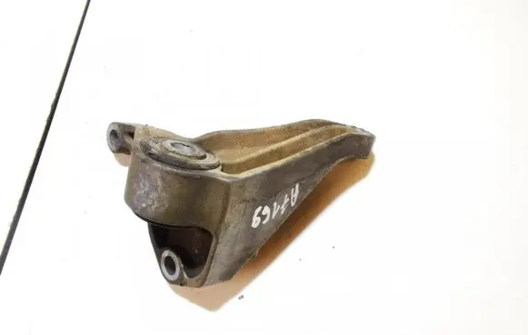 Engine mounting bracket