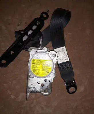 Toyota Avensis T270 Front seatbelt 7P2510P 363217