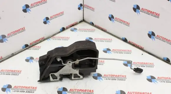 BMW X3 E83 Front door lock 7167067
