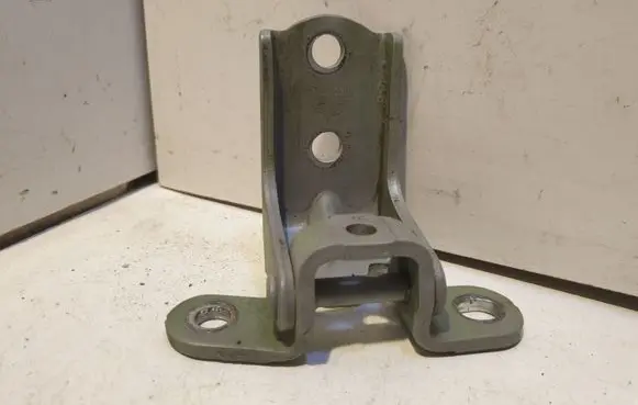 Hyundai Getz Front door upper hinge