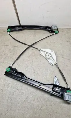Volkswagen PASSAT B6 Front door electric window regulator 980873101