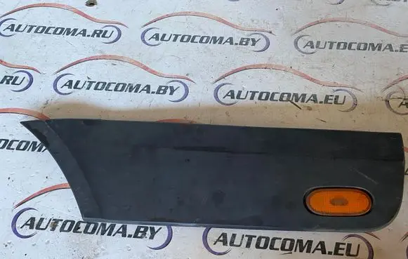 Rear fender molding trim