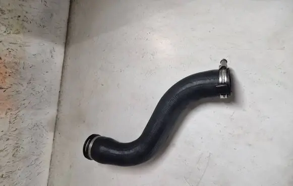 Intercooler hose/pipe