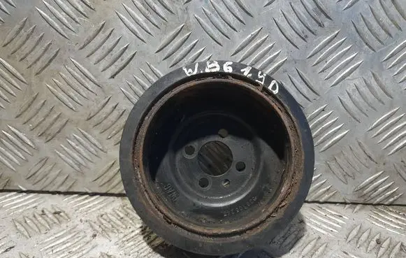 Volkswagen PASSAT B6 Crankshaft pulley 03G105243