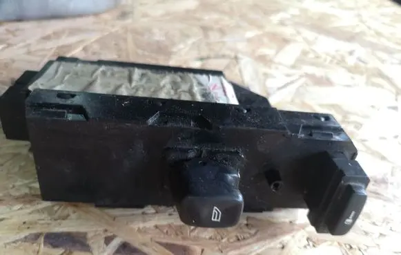 Volvo XC70 Electric window control switch 9301804 30737519