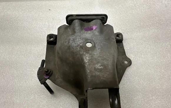 Audi A4 S4 B8 8K Engine mounting bracket 8K0399059