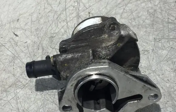Nissan Qashqai Vacuum pump 70564100