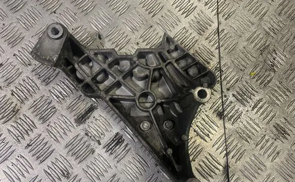 Audi A3 S3 8P Engine mounting bracket 03g199207e