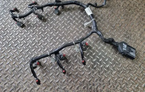 Dodge Challenger Fuel injector wires 05148037AM