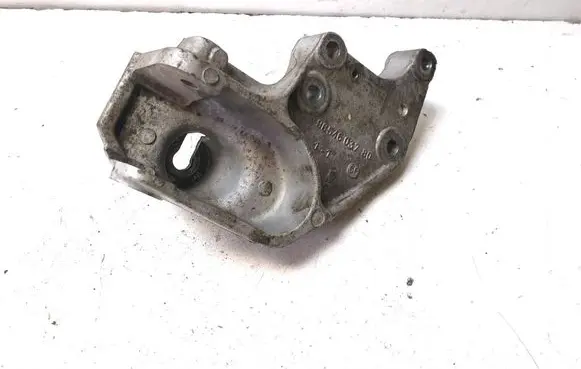 Engine mounting bracket