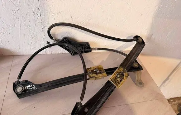 Volkswagen Golf VII Front window lifting mechanism without motor 5G3837461E