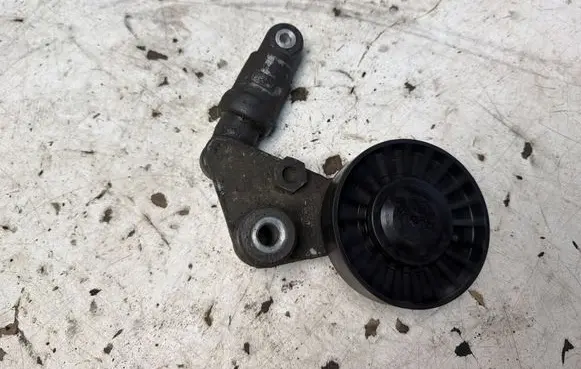 Opel Zafira A Generator/alternator belt tensioner