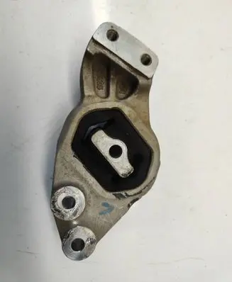 Engine mount bracket