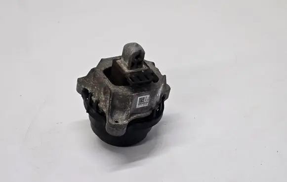 Engine mount bracket