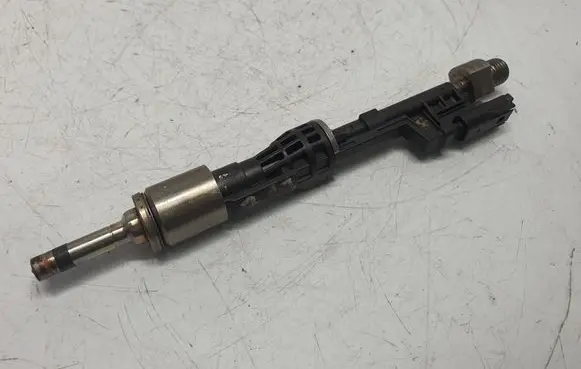 BMW X5 E70 Fuel injector 7568607 13537568607