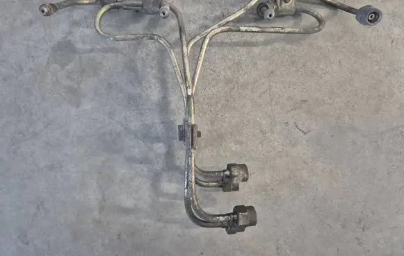 Mitsubishi Pajero Sport I Fuel injector supply line/pipe MD304565 MD100811 MD100812