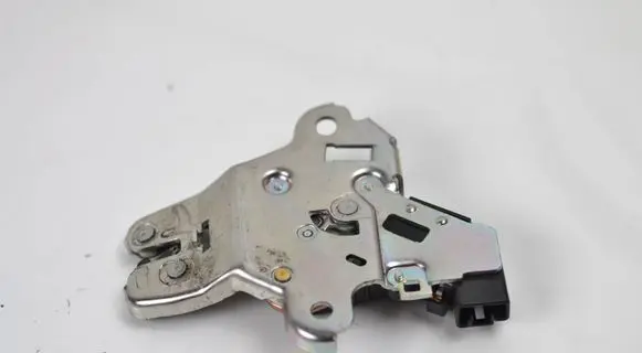 Toyota Avensis T270 Tailgate lock latch E41653174
