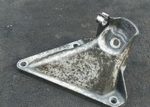 BMW 5 E60 E61 Engine mounting bracket 6761149
