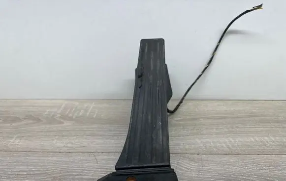 BMW 1 E81 E87 Accelerator throttle pedal 6793742 120373