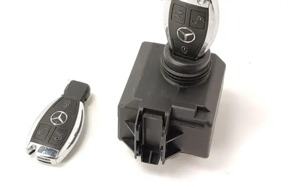 Mercedes-Benz E W212 Ignition lock 2129056701