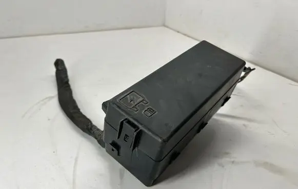 Dodge Challenger Fuse module P68227001AE 68227001AE 001AE