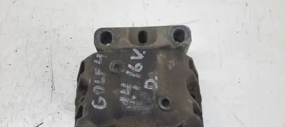 Volkswagen Golf IV Engine mount bracket