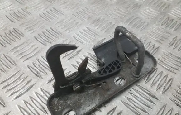 Volkswagen Golf VI Engine bonnet/hood lock/latch loop/hook 1Q0823480