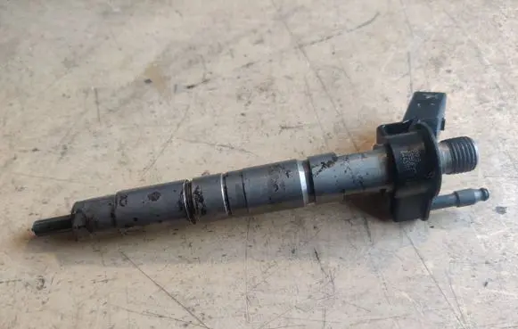 BMW 7 F01 F02 F03 F04 Fuel injector 780543003 0445117017