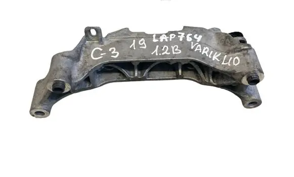 Engine mounting bracket