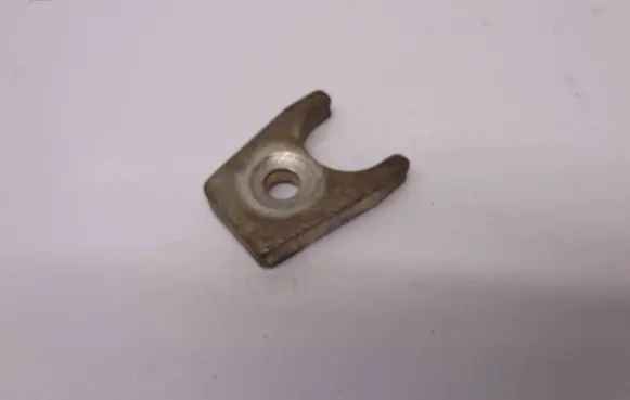 Mitsubishi Pajero Pinin Fuel Injector clamp holder 