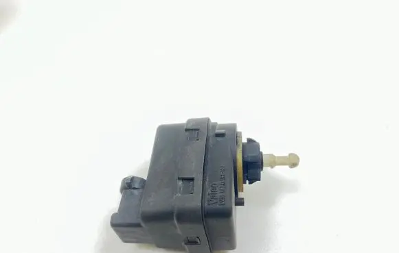 Headlight level adjustment motor
