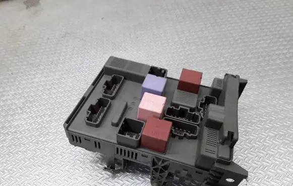 Renault Laguna II Fuse module 518856117