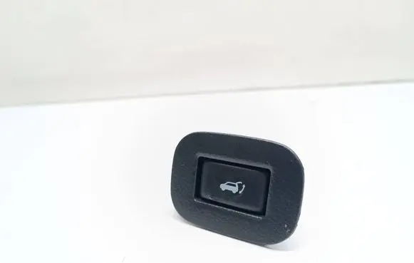 Nissan X-Trail T32 Tailgate/trunk/boot open switch 9882