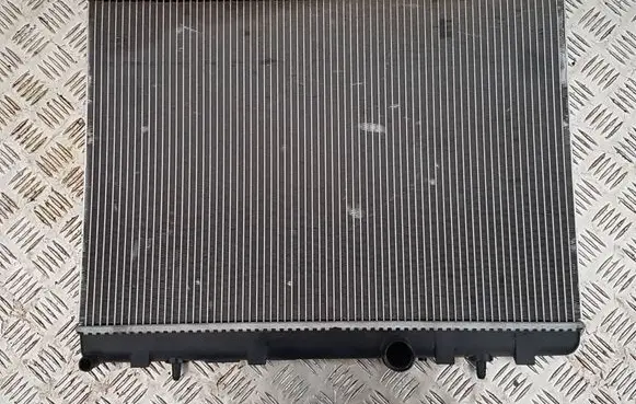Citroen C4 II Coolant radiator P9680533480