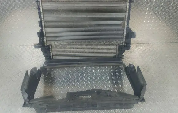 Opel Vivaro Radiator set 214816680R 93868357 1180618X