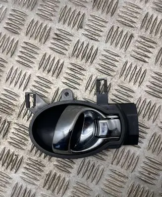 Nissan Juke I F15 Front door interior handle