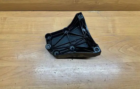 BMW 5 E60 E61 A/C compressor mount bracket 7792202 14011810
