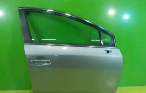 Toyota Avensis T270 Front door PRZOD XP260