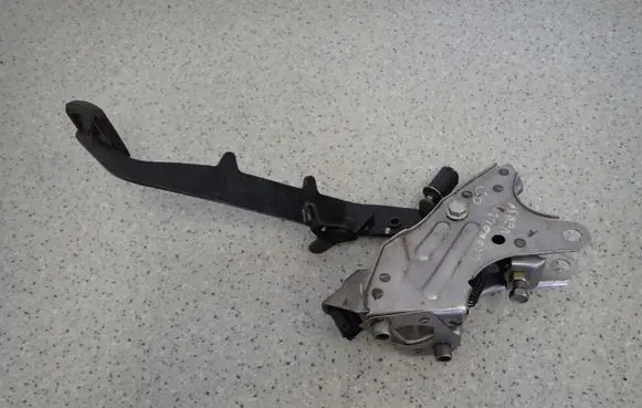 Toyota Corolla Verso AR10 Pedal assembly 