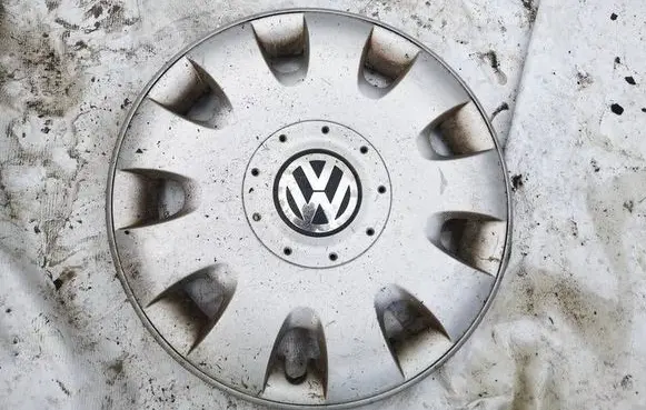 Volkswagen PASSAT B5 R15 wheel hub/cap/trim 1T0601147